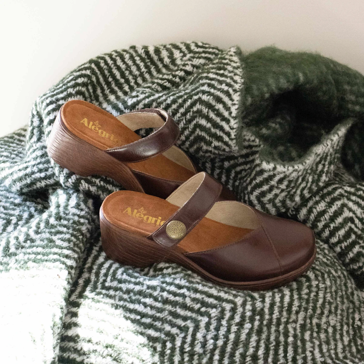 Shoes Sydni Mahogany Shoe 2 Shoes Sydni Mahogany Shoe - Image 2